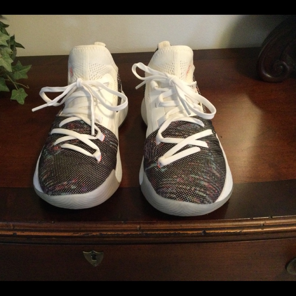 Under Armour Stephen Curry 5 Basketball/Sneaker.